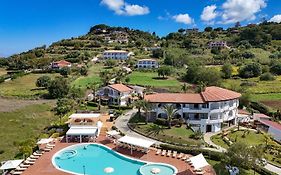 LUZIA AGRIRESORT - Piscina Idromassaggio con Vista Mare Aperta fino alle ore 23-00